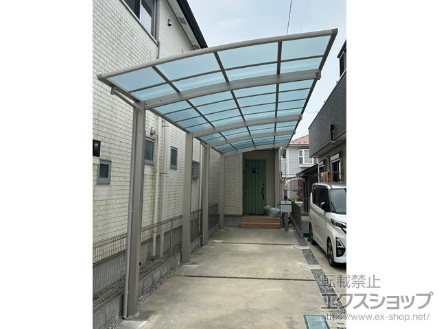 埼玉県吉川市ののカーポート アリュース 縦連棟　積雪〜20cm対応＋着脱式サポート柱 施工例