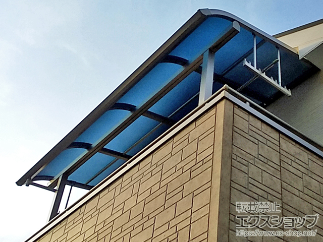 群馬県前橋市ののバルコニー・ベランダ屋根 プレシオステラスII R型 屋根タイプ 単体 積雪〜20cm対応＋吊り下げ式固定物干し 施工例
