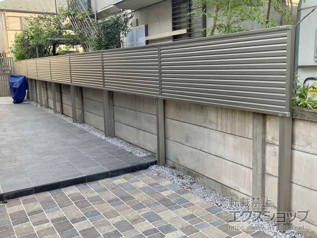 東京都練馬区ののフェンス・柵 ミエーネフェンス 目隠しルーバータイプ 上段のみ設置 自立建て用 施工例