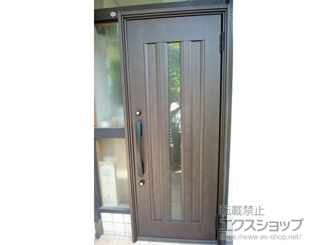 千葉県浦安市のLIXIL リクシル（トステム）の玄関ドア リシェント玄関ドア3 アルミ仕様 片開き仕様(ランマ無)外観右吊元 C12N型 ※手動仕様 施工例