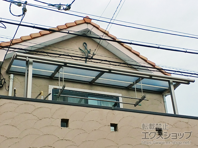 大阪府箕面市ののバルコニー・ベランダ屋根 スピーネ R型 屋根タイプ 単体 積雪〜20cm対応＋吊り下げ物干しAセット 施工例