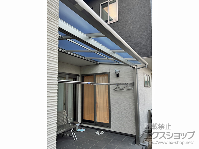岡山県岡山市ののテラス屋根 ソラリア F型 テラスタイプ 単体 積雪〜20cm対応＋水平式物干し テラス柱A用　2本入り 長さ：ロング 施工例