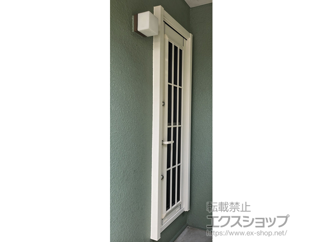 千葉県大網白里市のLIXIL リクシル（トステム）の玄関ドア リシェント勝手口ドア 断熱仕様（Low-E）ランマ無（外観右吊元）L型 施工例