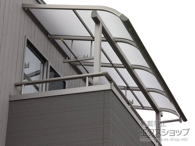 福岡県古賀市ののバルコニー・ベランダ屋根 プレシオステラスII R型 屋根タイプ 単体 積雪〜20cm対応＋吊り下げ式固定物干し 施工例