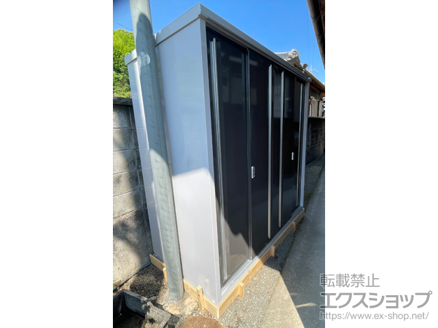 和歌山県紀の川市のの物置・屋外倉庫 シンプリー 一般型 1940×905×1903（MJX-199E-P） MJX-199E-P-EB＋別売棚板 施工例