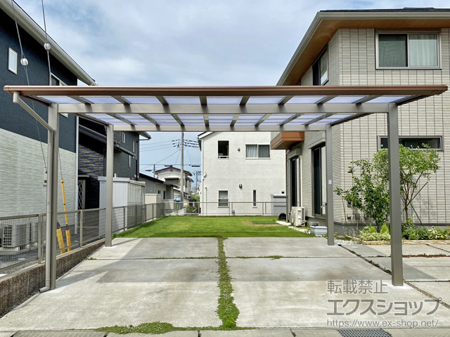 茨城県日立市ののカーポート フーゴFプラス (フラットスタイル) ワイド 木調色 積雪〜20cm対応 施工例