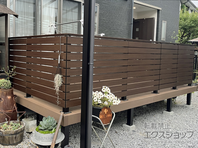 愛媛県南宇和郡愛南町ののウッドデッキ リウッドデッキ 200＋ルシアスデッキフェンスＡ01型＜横板格子タイプ＞ 施工例