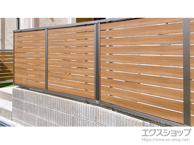 愛知県尾張旭市ののフェンス・柵 フェンスAB YS3型 横スリット3 木調カラー フリーポールタイプ 施工例