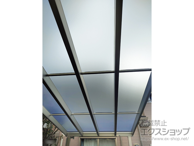 大阪府堺市ののテラス屋根 ソラリア F型 ビッグサイズ 単体 積雪〜20cm対応 施工例