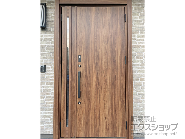 山梨県都留市のLIXIL リクシル（トステム）の玄関ドア リシェント玄関ドア3 M17型 断熱K4仕様 親子仕様(ランマ無)外観右吊元 ※FamiLock仕様 施工例
