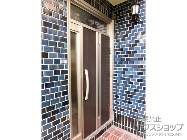 奈良県橿原市のの玄関ドア ドアリモ玄関ドア F03N型（通風無）断熱D4仕様 ランマ付 片袖仕様（右勝手）*スマートコントロールキー（電池式ポケットKey仕様） 施工例