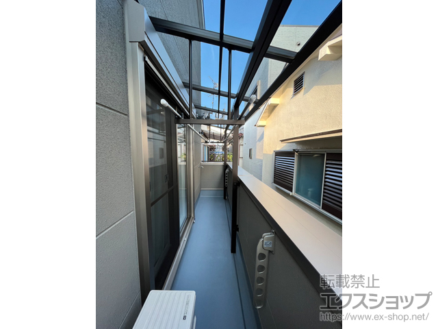 大阪府八尾市ののバルコニー・ベランダ屋根 プレシオステラスII F型 屋根タイプ 連棟 積雪〜20cm対応<2階設置>+吊り下げ式物干し 施工例