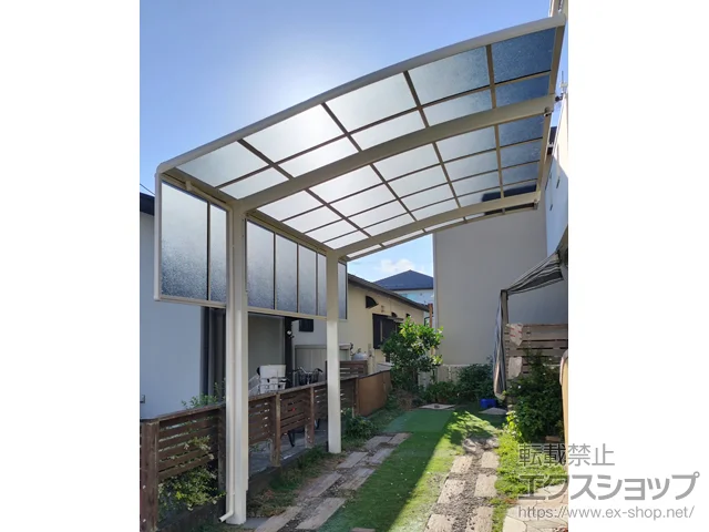神奈川県茅ヶ崎市のLIXIL(リクシル)のカーポート ネスカR (ラウンドスタイル) 積雪～20cm対応＋サイドパネル 施工例