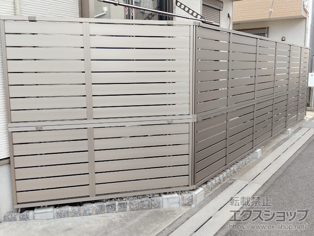 埼玉県草加市ののフェンス・柵 フェンスAB YS3型 横スリット3 アルミ多段柱仕様 施工例