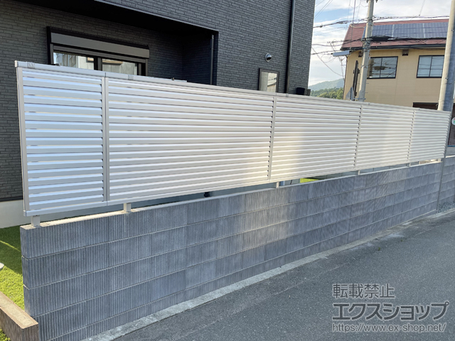 兵庫県高砂市ののフェンス・柵 ミエーネフェンス 目隠しルーバータイプ　自由柱施工 施工例