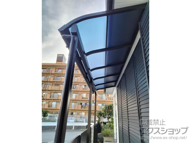 山梨県甲府市のYKKAPのテラス屋根 ソラリア R型 テラスタイプ 単体 積雪～20cm対応 施工例