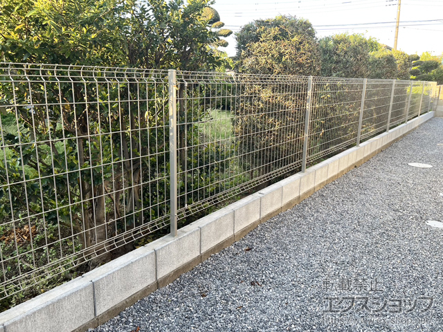 埼玉県白岡市ののフェンス・柵 イーネットフェンス 3F型　自由柱施工 施工例