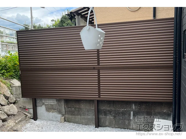 福岡県筑紫野市のValue Selectのフェンス・柵・塀 ミエーネフェンス 目隠しルーバータイプ 2段支柱 自立建て用 施工例