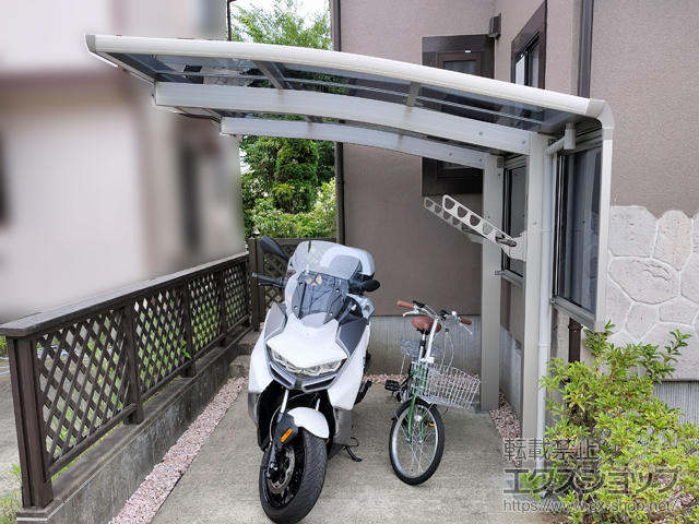 千葉県大網白里市ののサイクルポート・駐輪場 プレシオスポート ミニ 積雪〜20cm対応＋サイドパネル＋水平式物干し 施工例