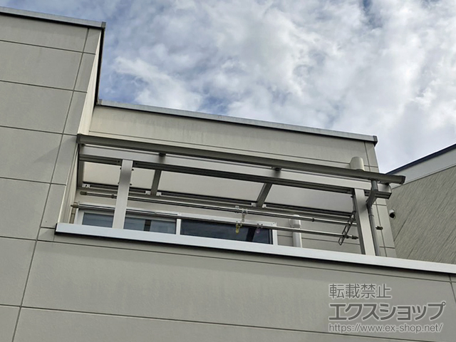 埼玉県草加市ののバルコニー・ベランダ屋根 プレシオステラスII R型 屋根タイプ 単体 積雪〜20cm対応＋ソラリア 水平式物干し 施工例