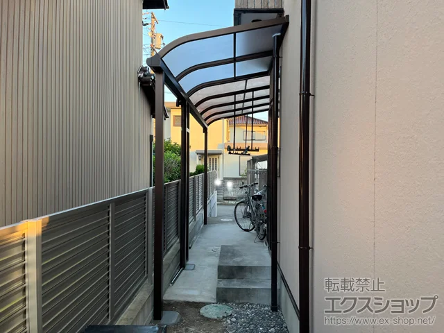 三重県桑名市のYKKAPのテラス屋根 ソラリア R型 テラスタイプ 単体 積雪～20cm対応 施工例