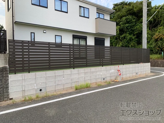 福岡県福岡市のValue Selectのフェンス・柵・塀 モクハイフェンス アルミ色タイプ フリーポールタイプ 施工例