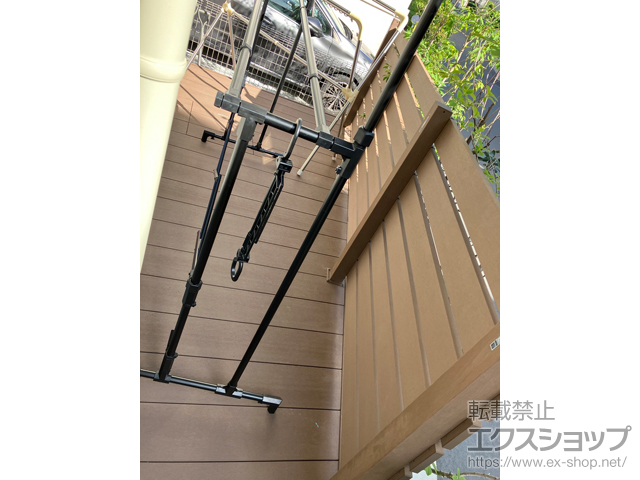 神奈川県横浜市ののウッドデッキ リウッドデッキ 200+リウッドデッキフェンス3型＜横スリット＞ 施工例