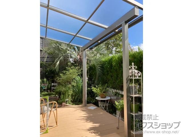 福岡県福岡市ののテラス屋根、ウッドデッキ ソラリア F型 テラスタイプ 単体 積雪～20cm対応+デッキ納まり用テラス柱カバー（壁付納まり用） 施工例