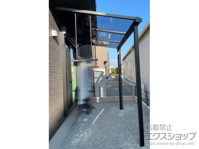 兵庫県姫路市のYKKAPのテラス屋根 ソラリア F型 テラスタイプ 単体 積雪～20cm対応＋吊り下げ式固定物干し 施工例
