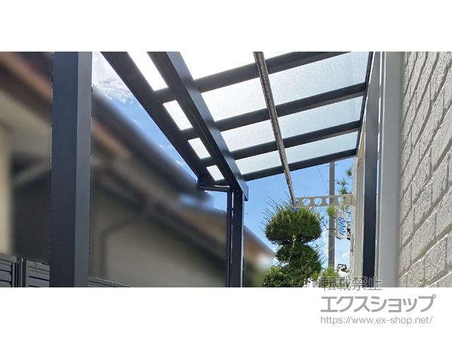 長野県長野市のYKKAPのテラス屋根 ソラリア F型 1500 テラスタイプ 単体　積雪～50cm対応+ソラリア デッキ納まり用テラス柱カバー 施工例