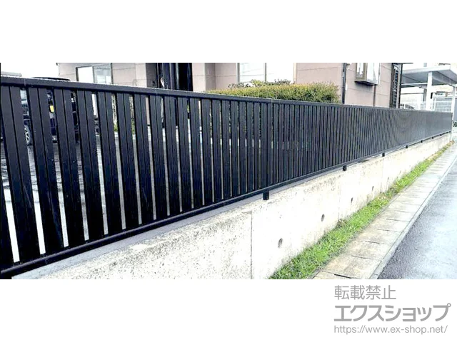 宮城県黒川郡大衡村のYKKAPのフェンス シンプレオフェンスST1F型 縦スリット 自由柱施工 施工例