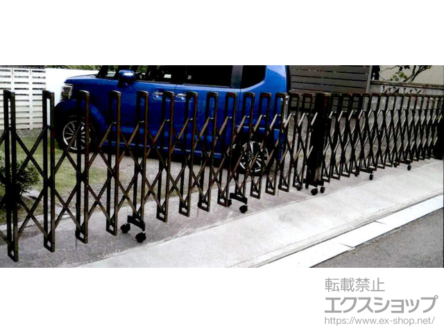 山梨県甲府市ののカーゲート トリップゲートII 2型 スタンダード ノンレール 両開き 84W(42S+42M) 施工例