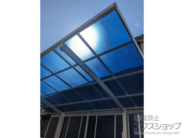東京都武蔵野市のYKKAPのカーポート アリュース　積雪～20cm対応＋着脱式サポート柱＋サイドパネル（間柱付き） 施工例