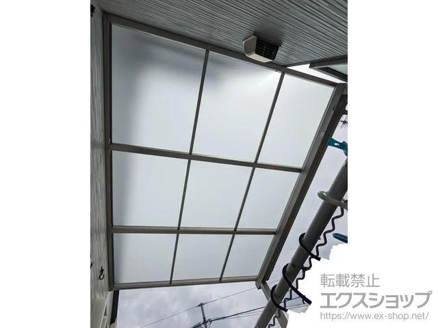 愛媛県松山市ののカーポート、バルコニー・ベランダ屋根 ソラリア F型 屋根タイプ 単体 積雪～20cm対応＋側面パネル＋水平式物干し 施工例