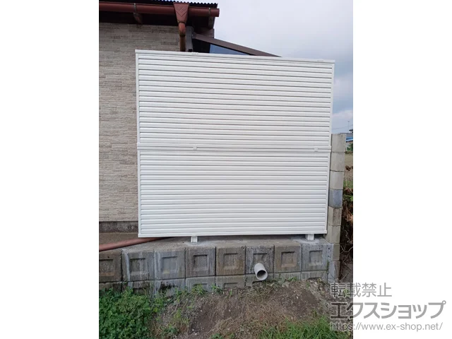 群馬県邑楽郡明和町のValue Selectのフェンス・柵・塀 ミエーネフェンス 目隠しルーバータイプ 2段支柱 自立建て用 施工例