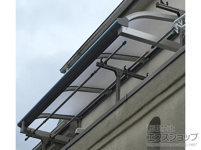 埼玉県所沢市のYKKAPのバルコニー屋根 ソラリア R型 ルーフタイプ 単体 積雪～20cm対応 施工例