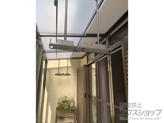 東京都大田区のLIXILのテラス屋根 スピーネ F型 テラスタイプ 連棟 積雪～20cm対応＋吊り下げ物干しAセット 施工例