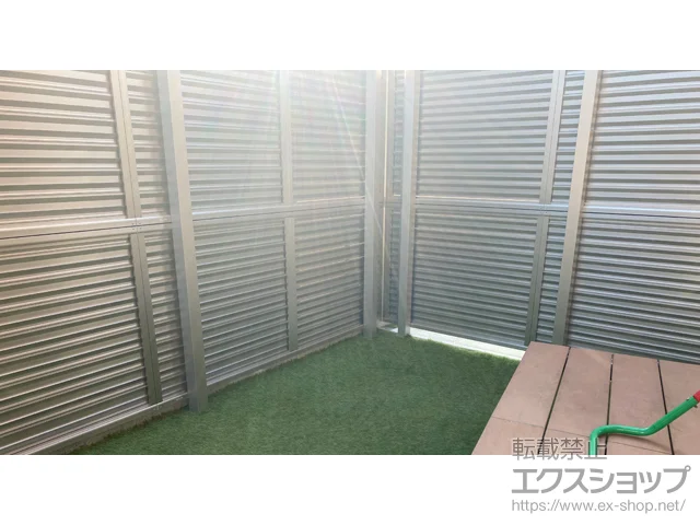 広島県東広島市のValue Selectのフェンス・柵・塀 ミエーネフェンス 目隠しルーバータイプ 2段支柱 自立建て用 施工例