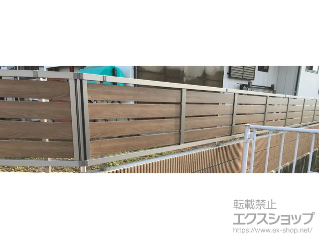 山形県米沢市のLIXILのフェンス フェンスAB YS3型 横スリット3 木調カラー　フリーポールタイプ 施工例