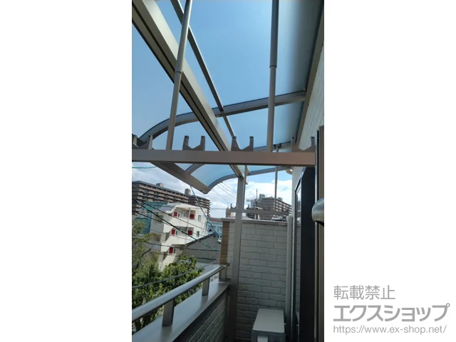 大阪府大阪市のYKKAPのバルコニー・ベランダ屋根 ソラリア R型 屋根タイプ 単体 積雪～20cm対応＋吊り下げ式固定物干し 施工例