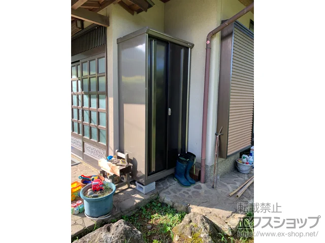 京都府亀岡市のイナバの物置・収納・屋外倉庫 ナイソーシスター　900×580×1903 KMW-096E-P-CB 施工例