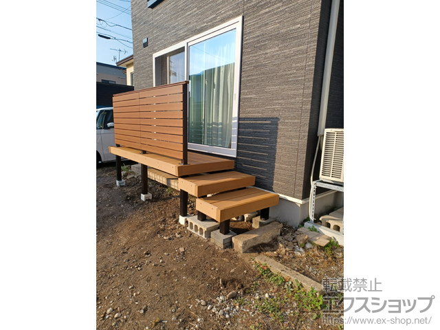 北海道函館市ののウッドデッキ リウッドデッキ 200+ルシアスデッキフェンスＡ01型＜横板格子タイプ＞ 施工例
