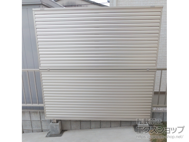 大分県中津市ののフェンス・柵 ミエーネフェンス 目隠しルーバータイプ 2段支柱 自立建て用 施工例