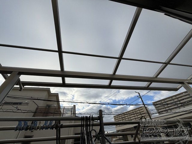大阪府大阪市ののバルコニー・ベランダ屋根 ソラリア F型 屋根タイプ 単体 積雪〜20cm対応 施工例