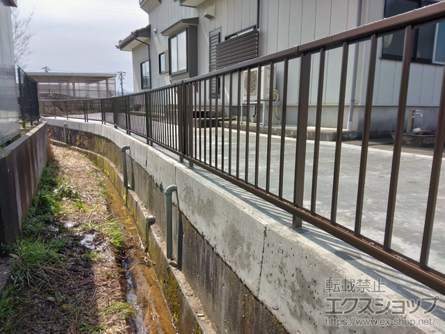 富山県氷見市ののフェンス・柵 ミエッタフェンス 防犯たて格子タイプ 自由柱施工 施工例