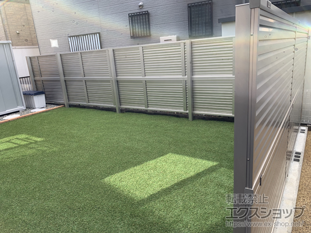 静岡県浜松市ののフェンス・柵 ミエーネフェンス 目隠しルーバータイプ 2段支柱 自立建て用 施工例