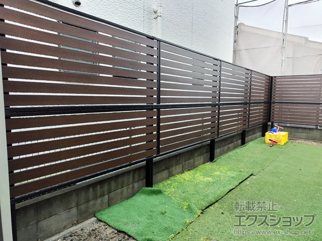 愛媛県松山市ののフェンス・柵 モクアルフェンス 横板タイプ 2段支柱 自立建て用 施工例