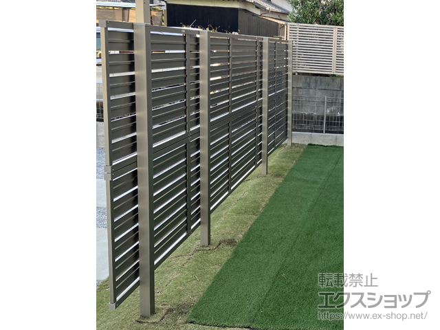 福岡県福岡市ののフェンス・柵 フェンスAB YS3型 横スリット3 アルミ多段柱仕様（パネル2段） 施工例