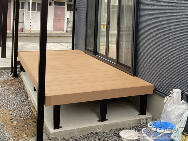 愛媛県松山市ののフェンス・柵、テラス屋根、ウッドデッキ、カーポート リウッドデッキ 200+独立式リウッドステップ2型×1 施工例