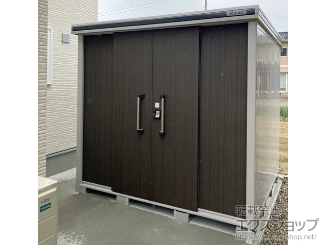 富山県のの物置・屋外倉庫 エルモ 積雪型 2570×2220×2358（LMDS-2522H） LMDS-2522H-DW＋別売棚 施工例